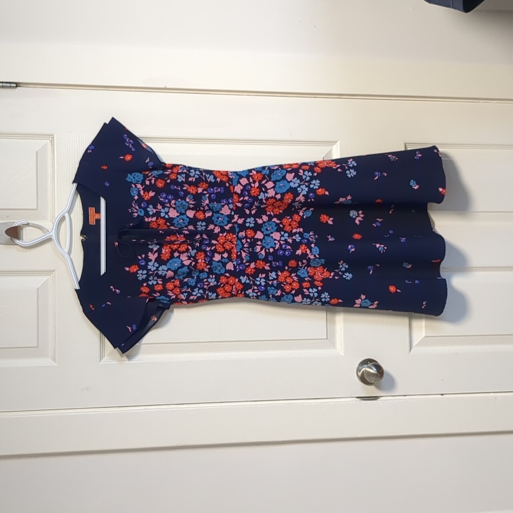 Pretty summer dress 🏵️